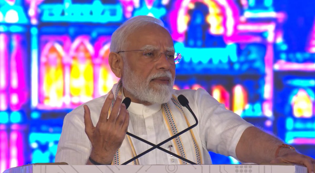 पीएम मोदी का तंज- हमने 50 हजार कोच बनाए, कांग्रेस 50 हजार शौचालय भी नहीं बना सकी